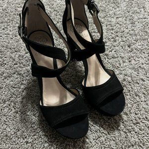 VINCE CAMUTO BLACK SUEDE LEATHER CRISS CROSS ANKLE SANDALS BLOCK HEELS